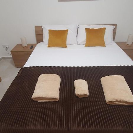 Centre Point Comfort Apartment San Pawl il-Baħar Kültér fotó